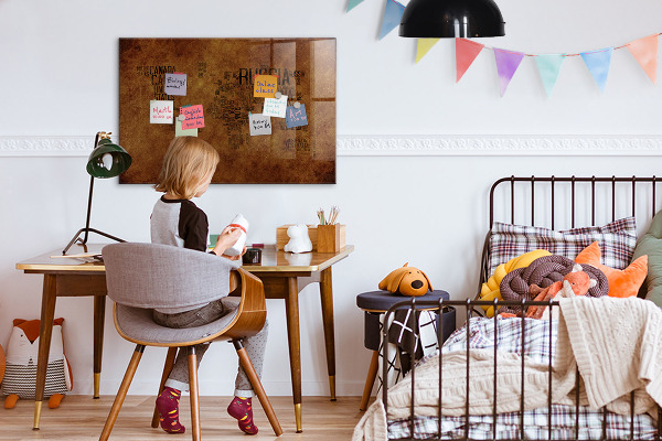 Decoratief glazen wandbord beschrijfbaar en magnetisch Een wereldkaart met persoonlijke herinneringen.