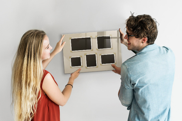 Decoratief glazen wandbord beschrijfbaar en magnetisch Een creatieve ruimte voor het creëren van mooie familieherinneringen.