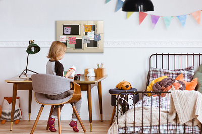 Decoratief glazen wandbord beschrijfbaar en magnetisch Een creatieve ruimte voor het creëren van mooie familieherinneringen.