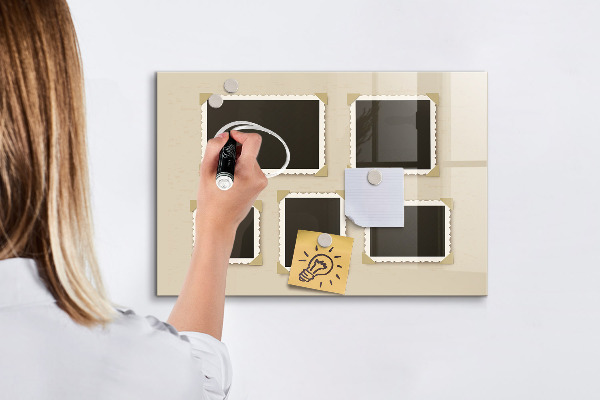 Decoratief glazen wandbord beschrijfbaar en magnetisch Een creatieve ruimte voor het creëren van mooie familieherinneringen.