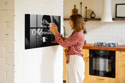 Decoratief glazen wandbord beschrijfbaar en magnetisch Een stijlvol bord om herinneringen op te presenteren.