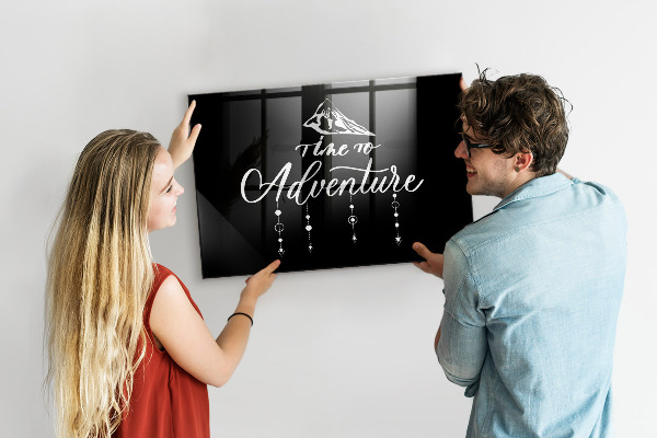 Decoratief glazen wandbord beschrijfbaar en magnetisch Een stijlvol bord om herinneringen op te presenteren.