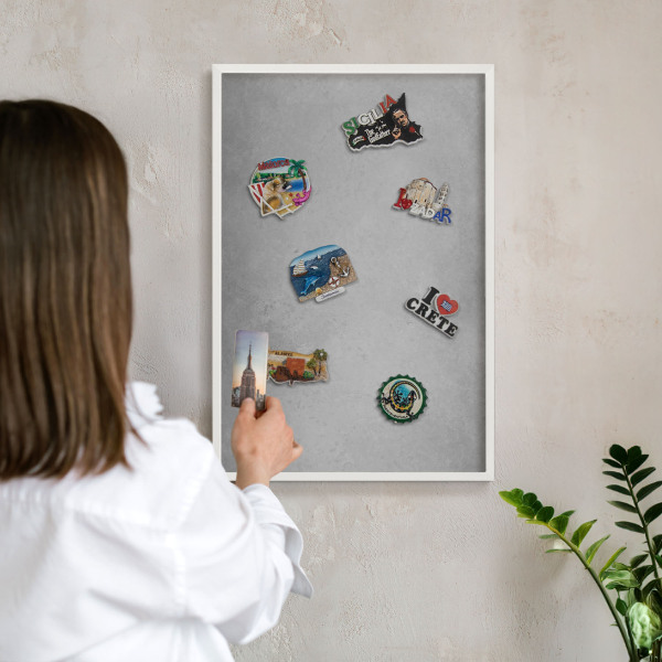 Magnetisch bord van metaal in een witte lijst Zilveren mist