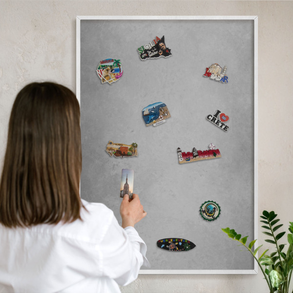 Magnetisch bord van metaal in een witte lijst Zilveren mist