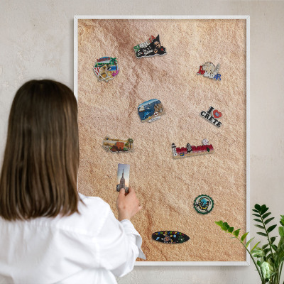 Magnetisch bord van metaal in een witte lijst Steenstructuur