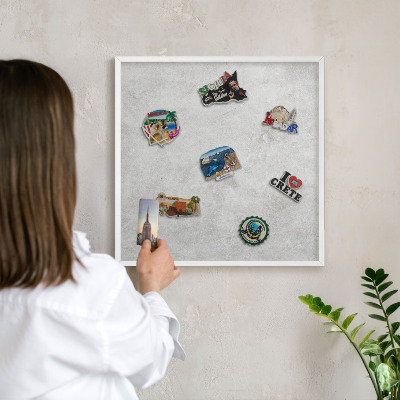Magnetisch bord van metaal in een witte lijst Grijze elegantie