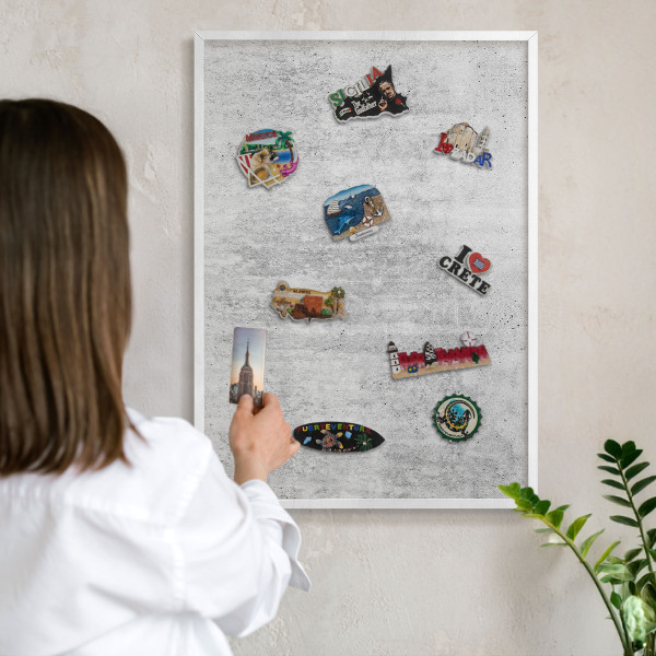 Magnetisch bord van metaal in een witte lijst Grijze textuur