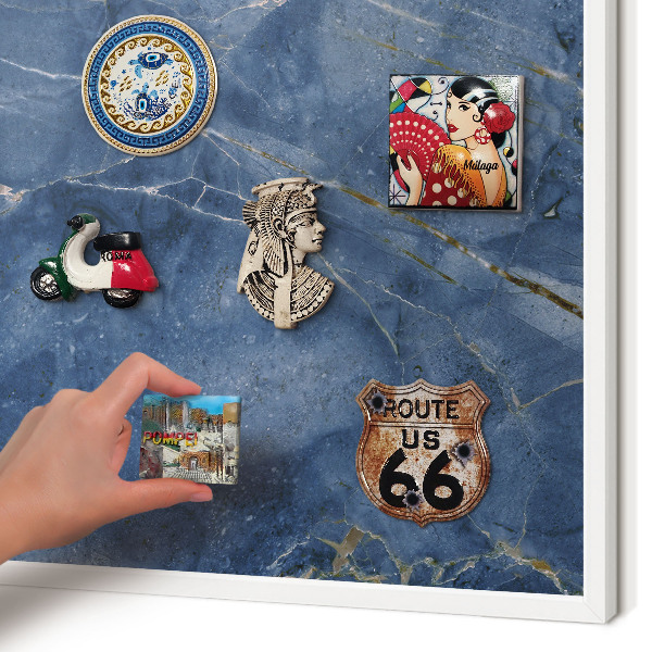 Magnetisch bord van metaal in een witte lijst Marmeren elegantie