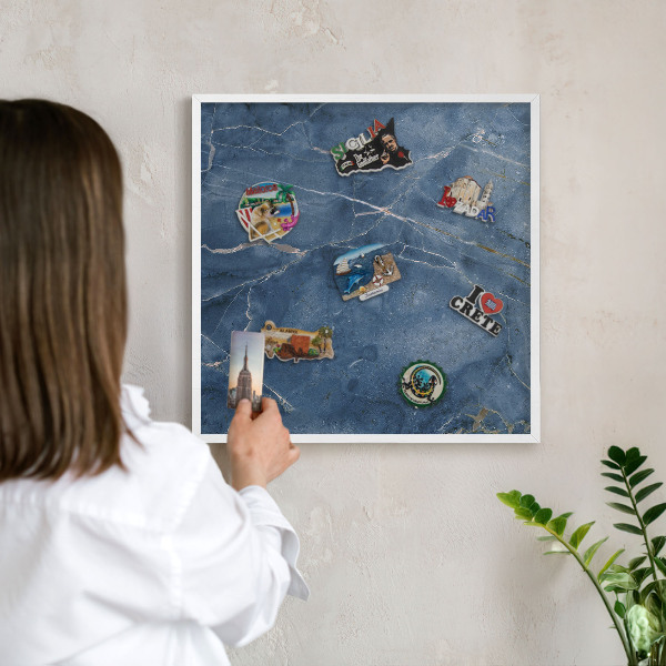 Magnetisch bord van metaal in een witte lijst Marmeren elegantie