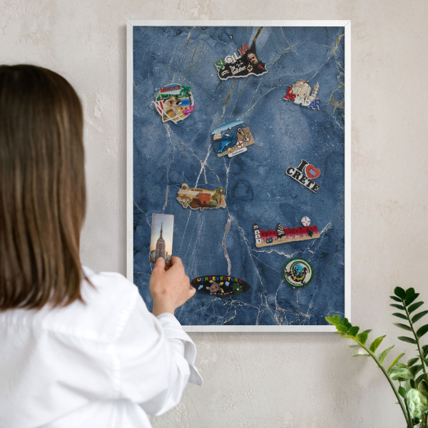 Magnetisch bord van metaal in een witte lijst Marmeren elegantie