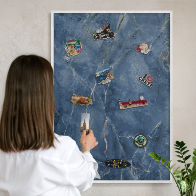 Magnetisch bord van metaal in een witte lijst Marmeren elegantie