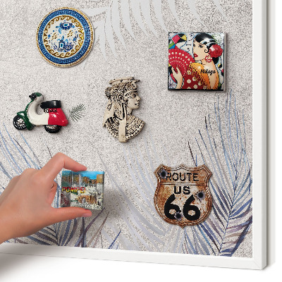 Magnetisch bord van metaal in een witte lijst Bladrijke elegantie