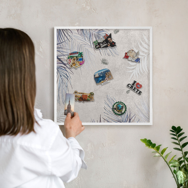 Magnetisch bord van metaal in een witte lijst Bladrijke elegantie