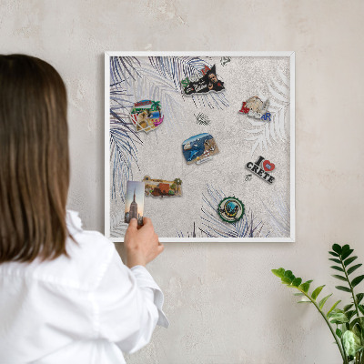 Magnetisch bord van metaal in een witte lijst Bladrijke elegantie