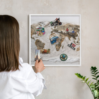 Magnetisch bord van metaal in een witte lijst Reliëfkaart