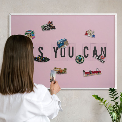 Magnetisch bord van metaal in een witte lijst Motivatie elke dag