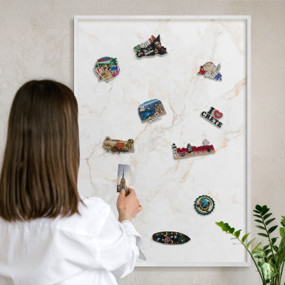 Magnetisch bord van metaal in een witte lijst Marmeren elegantie