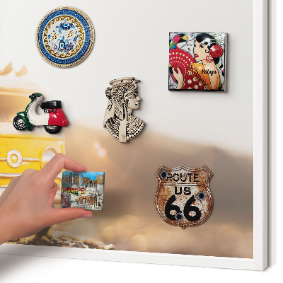 Magnetisch bord van metaal in een witte lijst Retro reizen