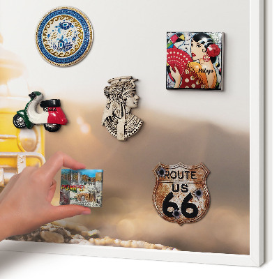 Magnetisch bord van metaal in een witte lijst Retro reizen