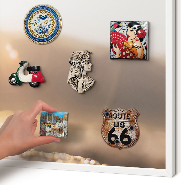 Magnetisch bord van metaal in een witte lijst Retro reizen