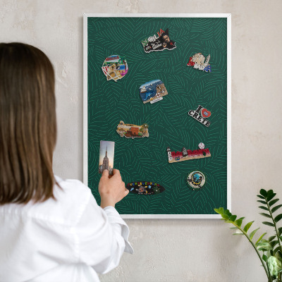 Magnetisch bord van metaal in een witte lijst Groene bladeren
