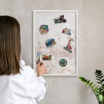Magnetisch bord voor de muur met witte lijst Witte pioenrozen