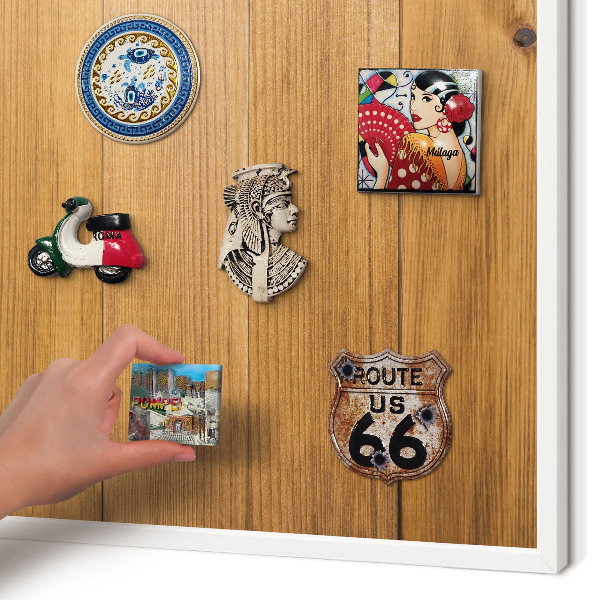 Magnetisch bord van metaal in een witte lijst Houtstructuur