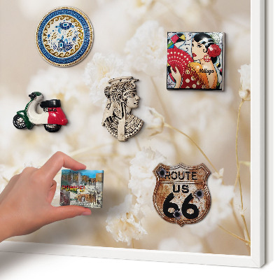 Magnetisch bord voor de muur met witte lijst Beige bloemen