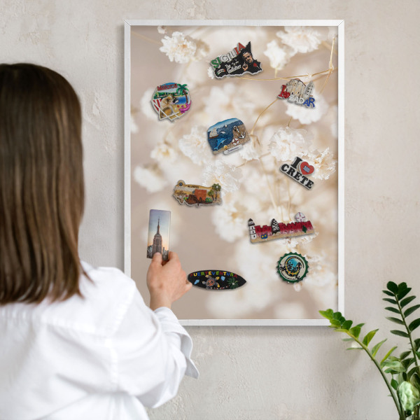 Magnetisch bord voor de muur met witte lijst Beige bloemen