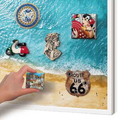 Magnetisch bord van metaal in een witte lijst Zee en strand