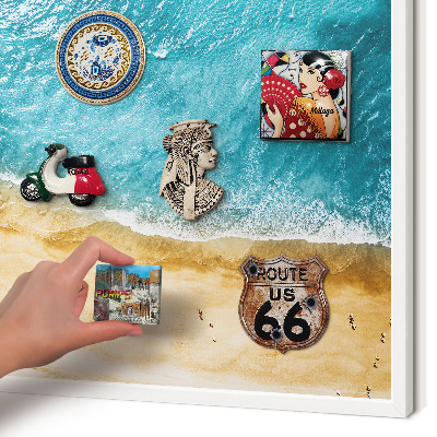 Magnetisch bord van metaal in een witte lijst Zee en strand