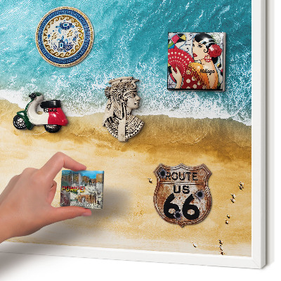 Magnetisch bord van metaal in een witte lijst Zee en strand