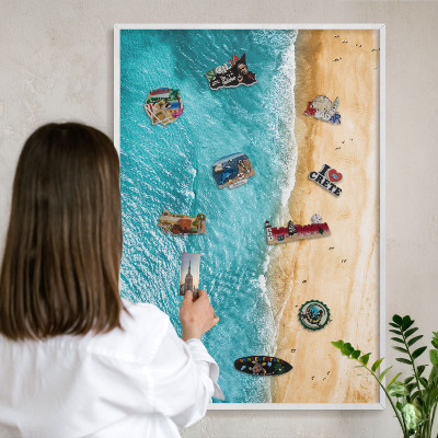Magnetisch bord van metaal in een witte lijst Zee en strand
