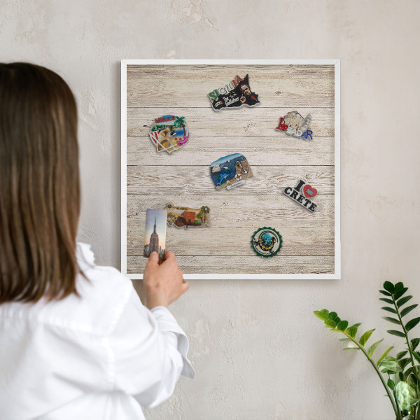 Magnetisch bord van metaal in een witte lijst Houtstructuur