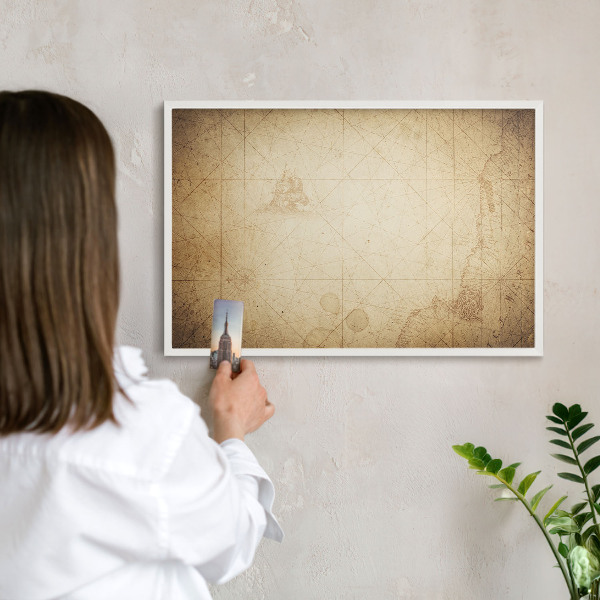 Magnetisch bord van metaal in een witte lijst Oude kaart