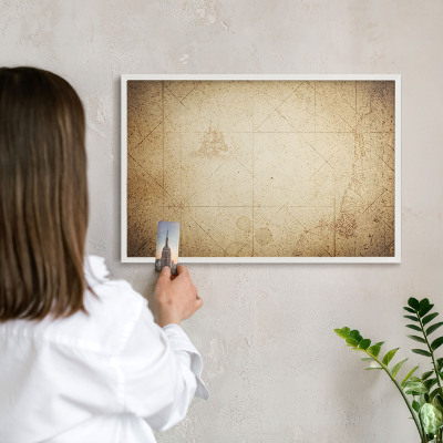 Magnetisch bord van metaal in een witte lijst Oude kaart