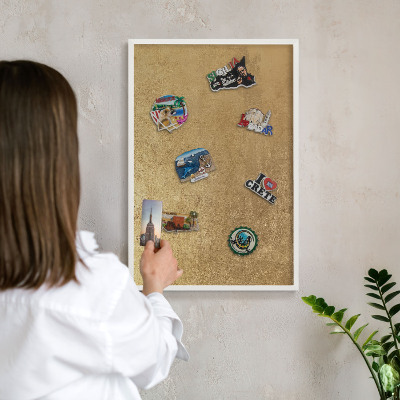 Magnetisch bord voor de muur met witte lijst Gele textuur