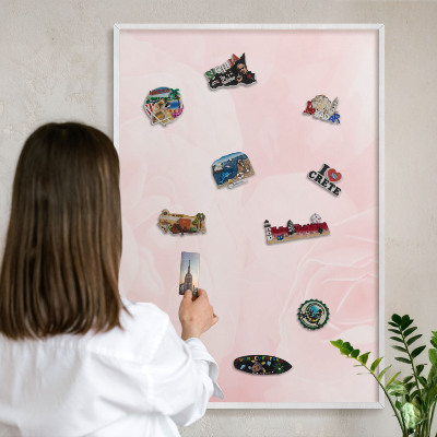 Magnetisch bord voor de muur met witte lijst Delicaat roze