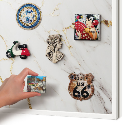 Magnetisch bord van metaal in een witte lijst Marmeren elegantie