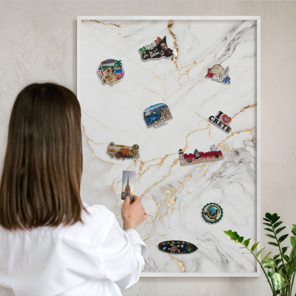 Magnetisch bord van metaal in een witte lijst Marmeren elegantie