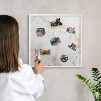Magnetisch bord voor de muur met witte lijst Verfijnde elegantie