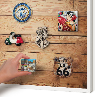 Magnetisch bord van metaal in een witte lijst Houten planken