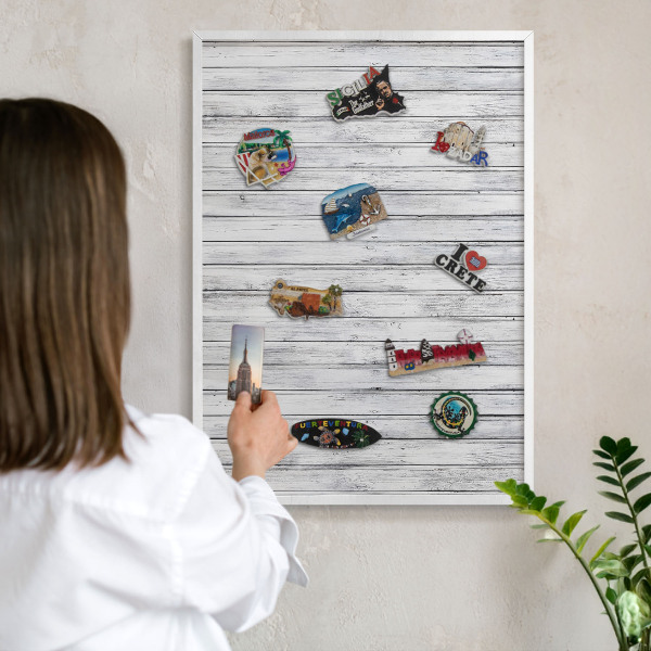 Magnetisch bord van metaal in een witte lijst Licht hout