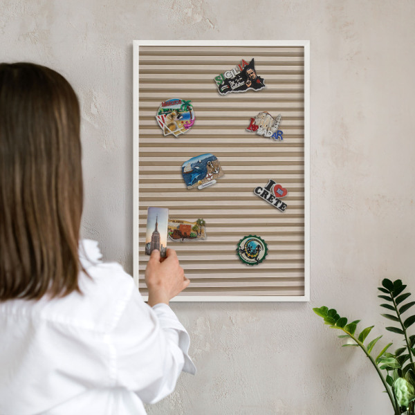 Magnetisch bord voor de muur met witte lijst Houten latten