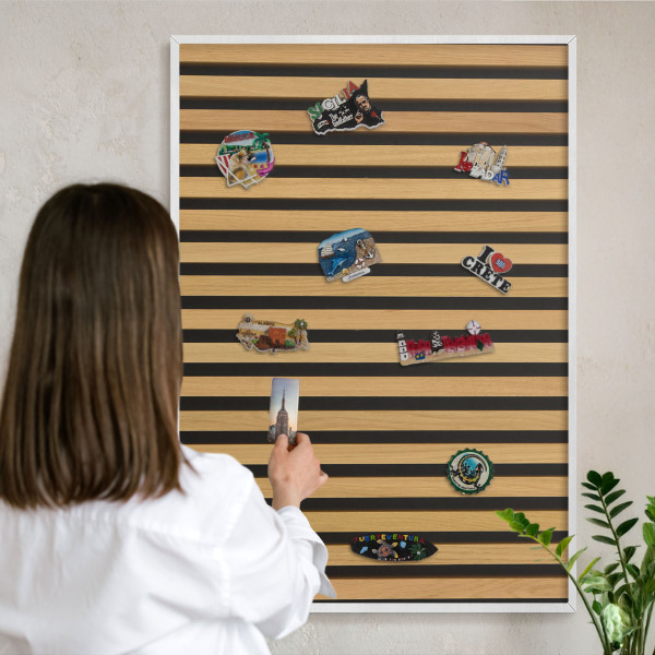 Magnetisch bord van metaal in een witte lijst Houten ritmes