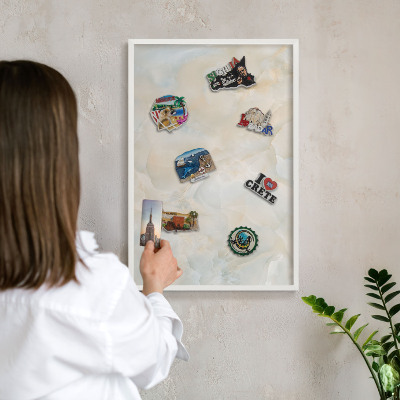 Magnetisch bord van metaal in een witte lijst Subtiele elegantie