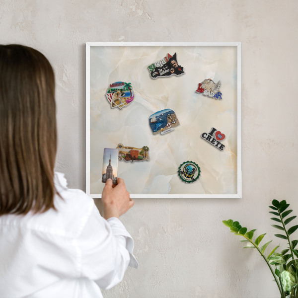 Magnetisch bord van metaal in een witte lijst Subtiele elegantie