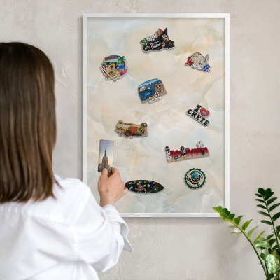 Magnetisch bord van metaal in een witte lijst Subtiele elegantie