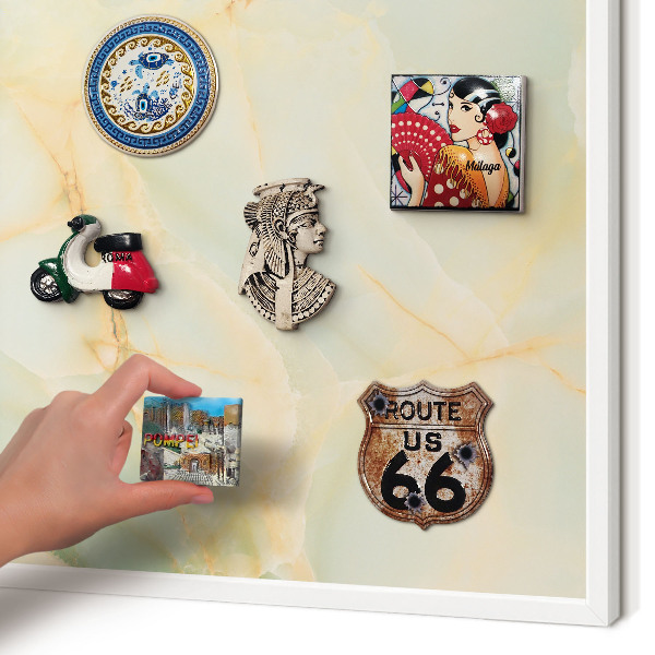 Magnetisch bord van metaal in een witte lijst Marmeren elegantie