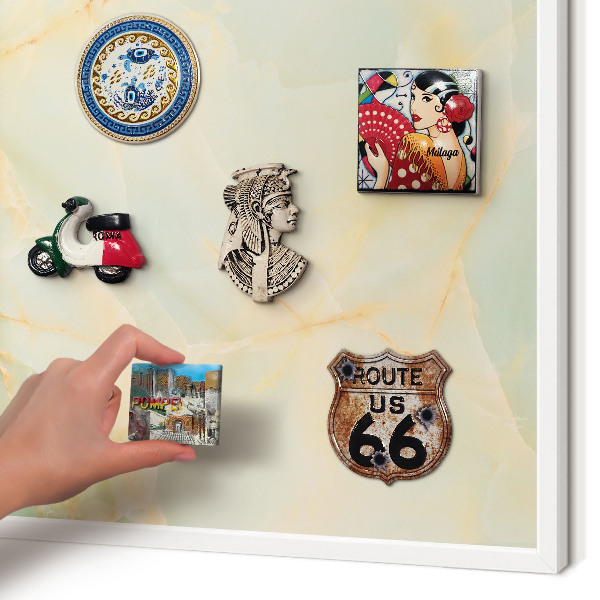 Magnetisch bord van metaal in een witte lijst Marmeren elegantie